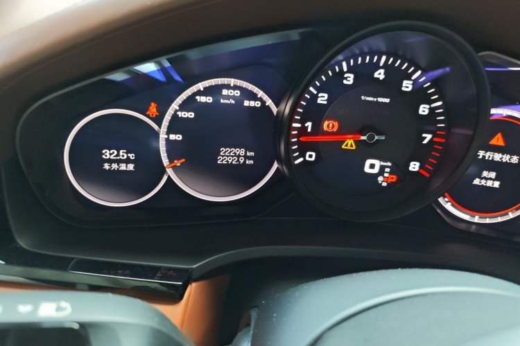 Used Porsche Cayenne 2023 Cayenne 3.0T Platinum Edition Odometer Close Up