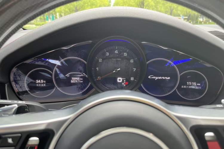 Used Porsche Cayenne 2023 Cayenne 3.0T Platinum Edition Odometer Close Up