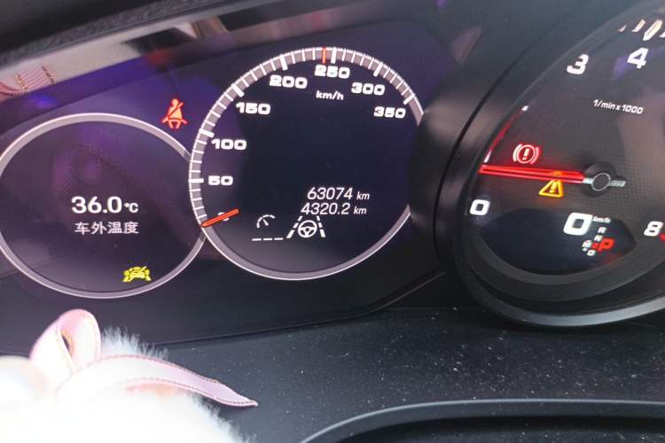 Used Porsche Cayenne 2023 Cayenne 3.0T Platinum Edition Odometer Close Up