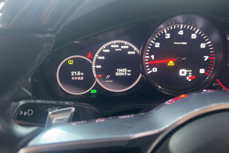 Used Porsche Cayenne 2023 Cayenne S 2.9T Platinum Edition Odometer Close Up