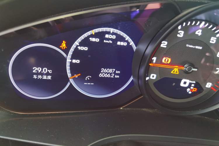 Used Porsche Cayenne 2023 Cayenne 3.0T Platinum Edition Odometer Close Up