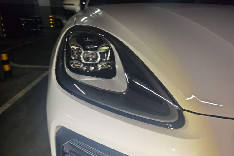 Used Porsche Cayenne 2023 Cayenne Coupé 3.0T Platinum Edition Right Front Headlight