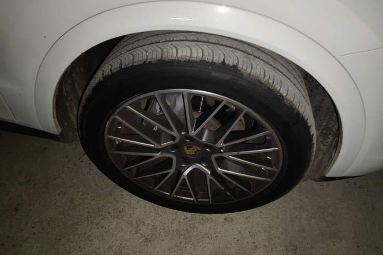 Used Porsche Cayenne 2023 Cayenne 3.0T Platinum Edition Right Front Wheel Hub