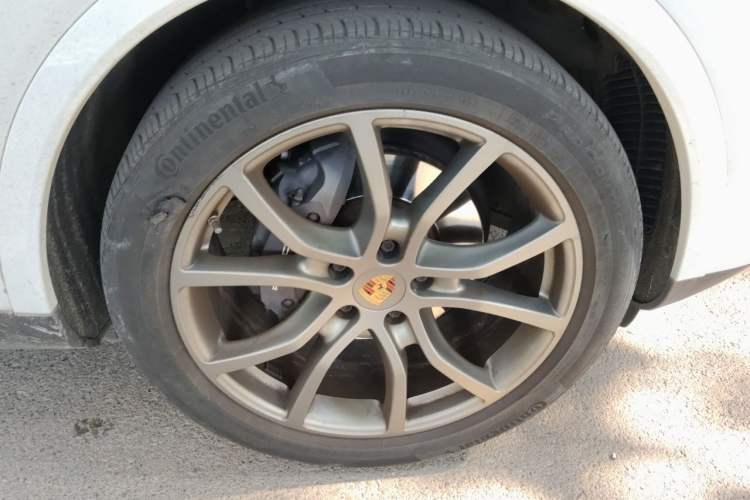 Used Porsche Cayenne 2023 Cayenne 3.0T Platinum Edition Right Front Wheel Hub