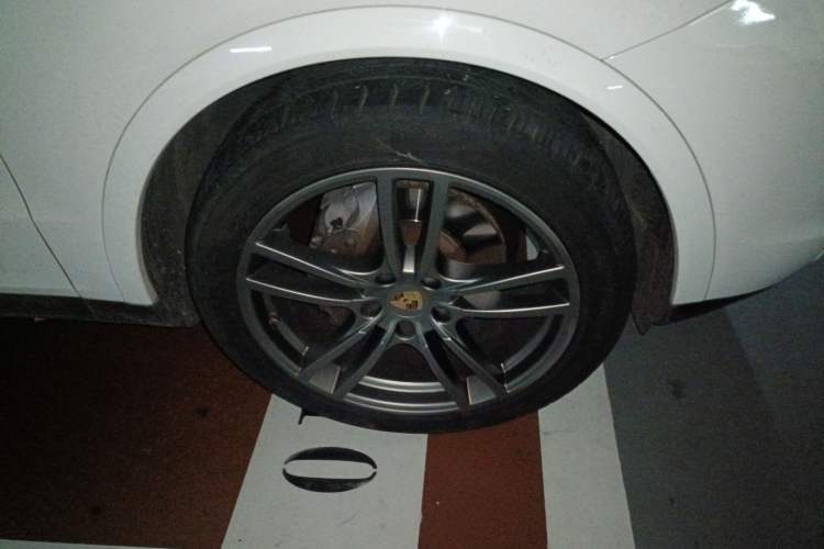 Used Porsche Cayenne 2023 Cayenne 3.0T Right Front Wheel Hub