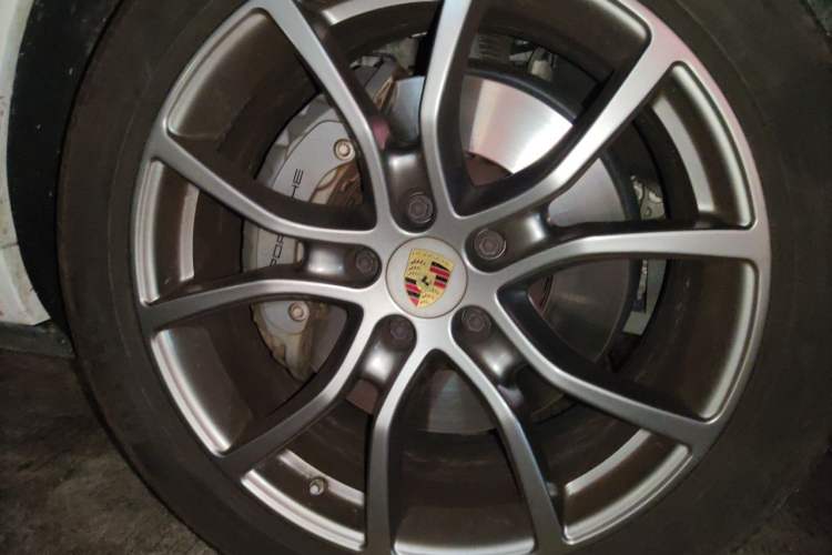 Used Porsche Cayenne 2023 Cayenne S 2.9T Platinum Edition Right Front Wheel Hub