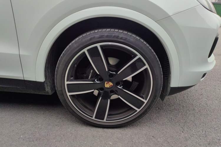 Used Porsche Cayenne 2023 Cayenne Coupé 3.0T Platinum Edition Right Front Wheel Hub