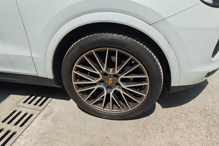 Used Porsche Cayenne 2023 Cayenne 3.0T Platinum Edition Right Front Wheel Hub