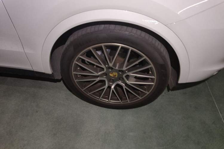 Used Porsche Cayenne 2023 Cayenne 3.0T Platinum Edition Right Front Wheel Hub