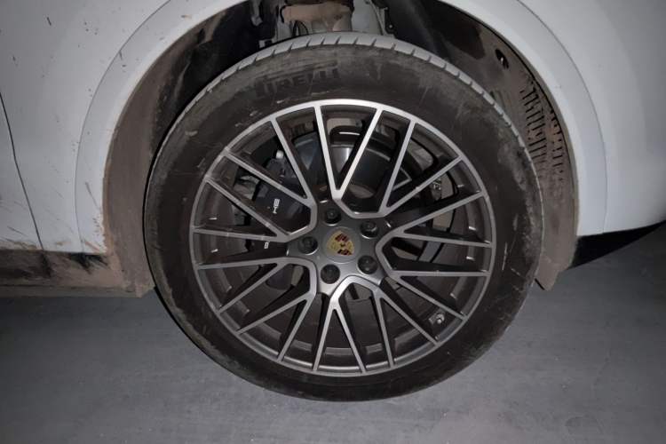 Used Porsche Cayenne 2023 Cayenne 3.0T Platinum Edition Right Front Wheel Hub