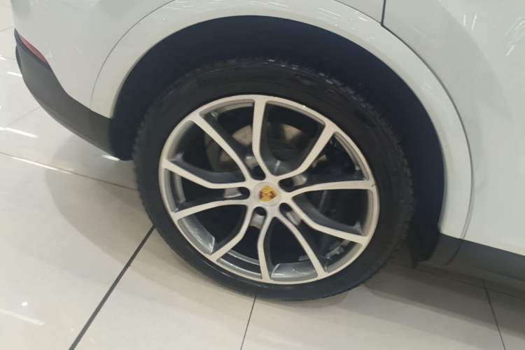 Used Porsche Cayenne 2023 Cayenne 3.0T Right Rear Wheel Hub
