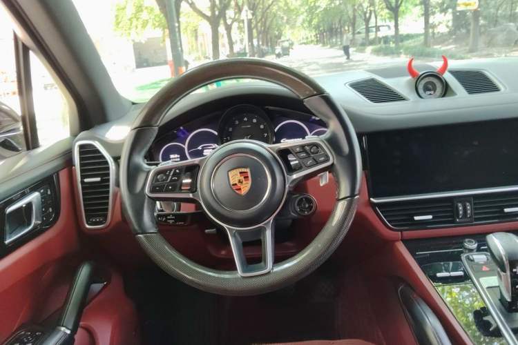 Used Porsche Cayenne 2023 Cayenne 3.0T Platinum Edition Steering Wheel