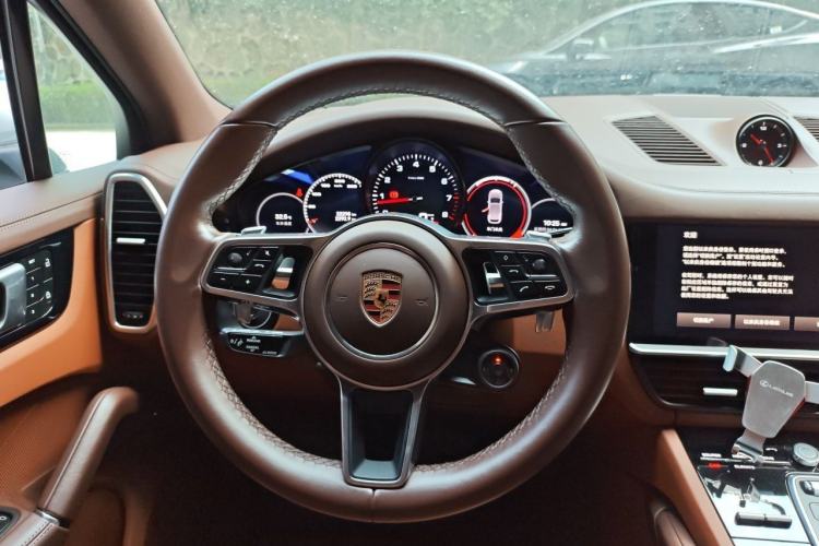 Used Porsche Cayenne 2023 Cayenne 3.0T Platinum Edition Steering Wheel
