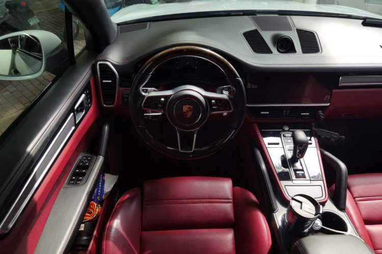 Used Porsche Cayenne 2023 Cayenne 3.0T Platinum Edition Steering Wheel