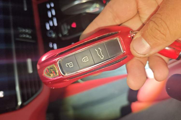 Used Porsche Cayenne 2023 Cayenne Coupé 3.0T Platinum Edition Vehicle Key