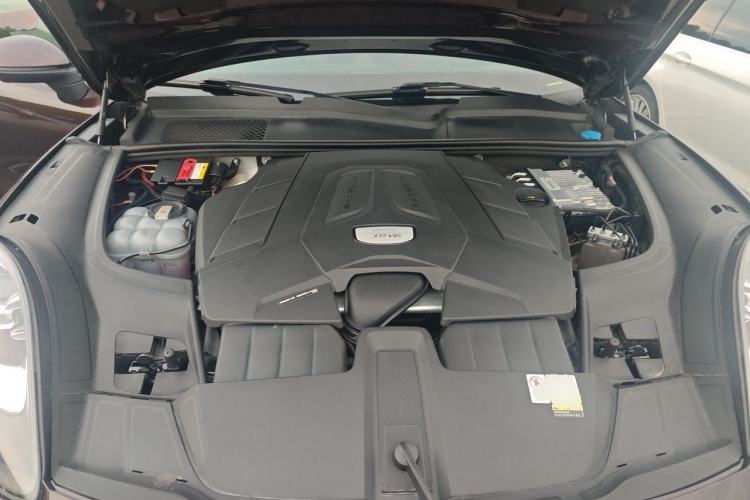 Used Porsche Cayenne 2023 Cayenne 3.0T Platinum Edition Engine Bay