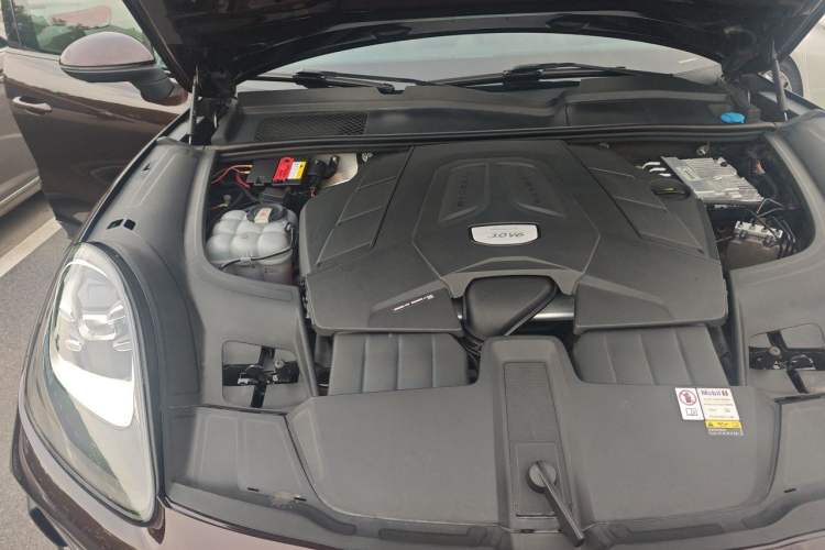 Used Porsche Cayenne 2023 Cayenne 3.0T Platinum Edition Engine Bay Right
