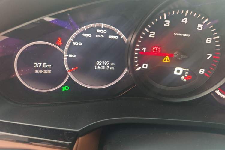 Used Porsche Cayenne 2023 Cayenne 3.0T Platinum Edition Odometer Close Up