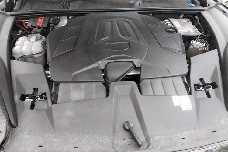Used Porsche Cayenne 2024 Cayenne 3.0T Engine Bay