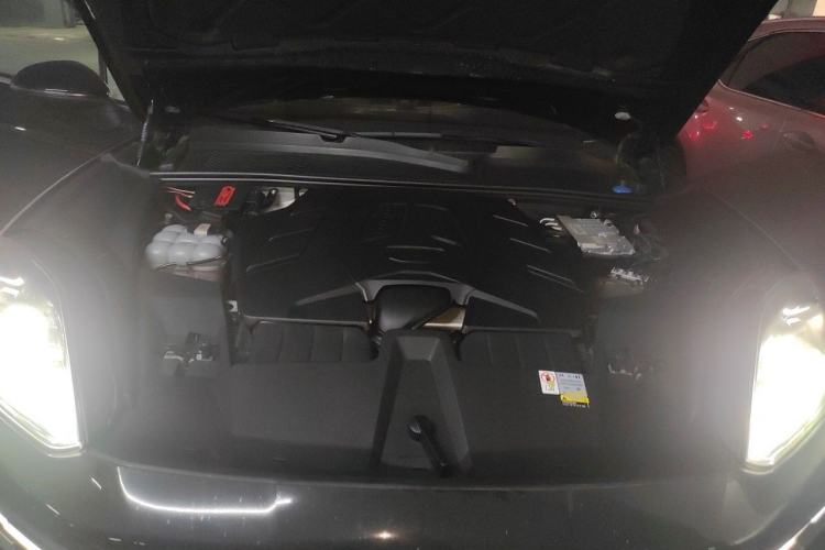 Used Porsche Cayenne 2024 Cayenne 3.0T Engine Bay