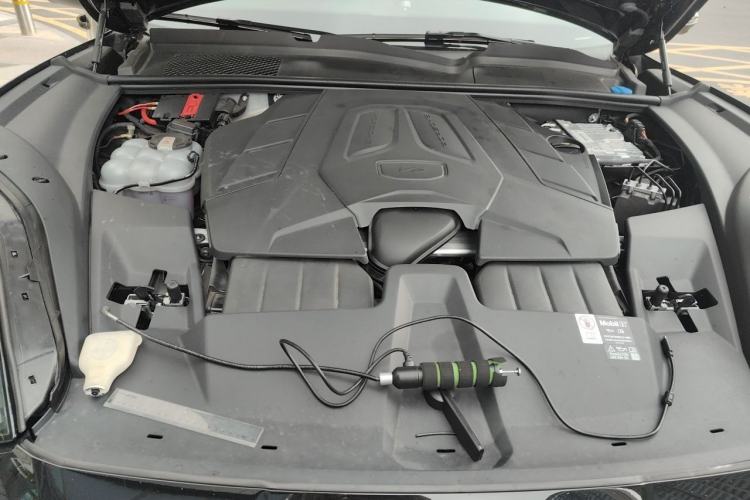 Used Porsche Cayenne 2024 Cayenne 3.0T Engine Bay