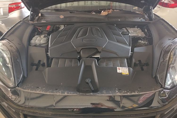 Used Porsche Cayenne 2024 Cayenne 3.0T Engine Bay