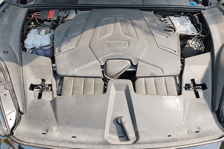 Used Porsche Cayenne 2024 Cayenne 3.0T Engine Bay