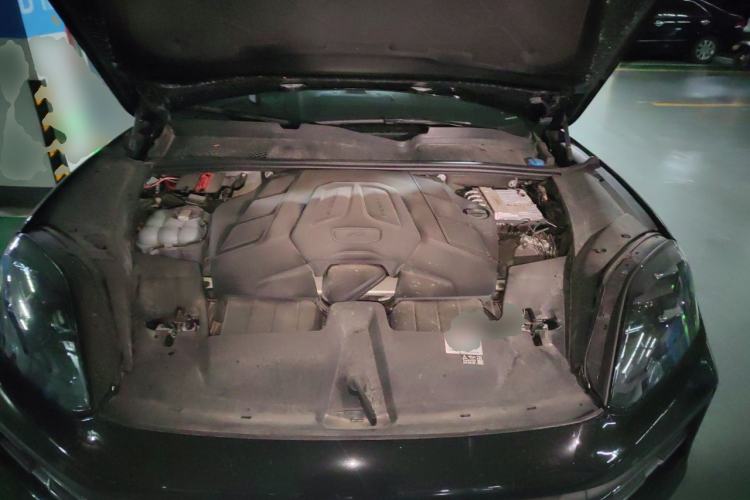 Used Porsche Cayenne 2024 Cayenne 3.0T Engine Bay