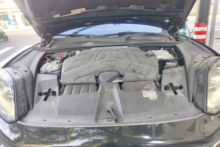 Used Porsche Cayenne 2024 Cayenne 3.0T Engine Bay