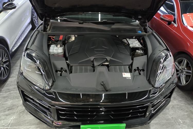 Used Porsche Cayenne 2024 Cayenne 3.0T Engine Bay