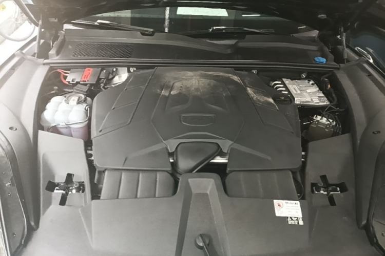 Used Porsche Cayenne 2024 Cayenne 3.0T Engine Bay