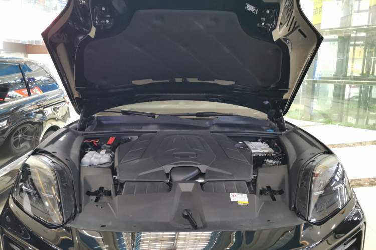 Used Porsche Cayenne 2024 Cayenne 3.0T Engine Bay