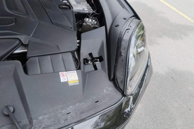 Used Porsche Cayenne 2024 Cayenne 3.0T Engine Bay Left