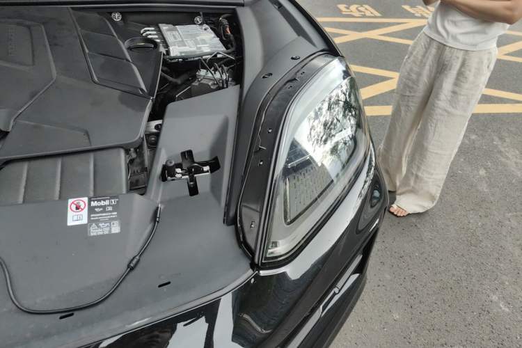 Used Porsche Cayenne 2024 Cayenne 3.0T Engine Bay Left