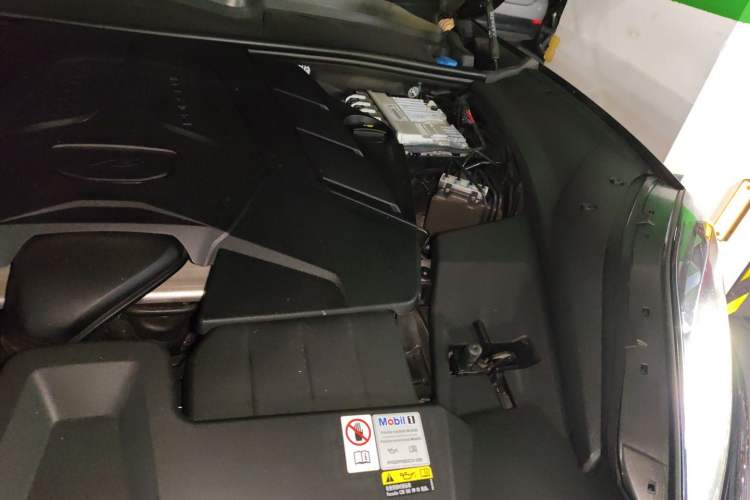 Used Porsche Cayenne 2024 Cayenne 3.0T Engine Bay Left