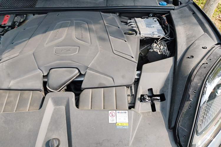 Used Porsche Cayenne 2024 Cayenne 3.0T Engine Bay Left