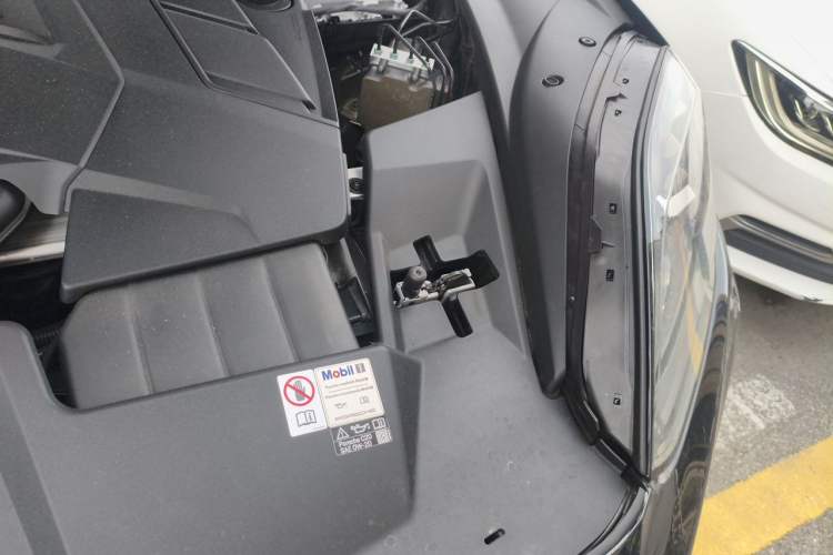 Used Porsche Cayenne 2024 Cayenne 3.0T Engine Bay Left