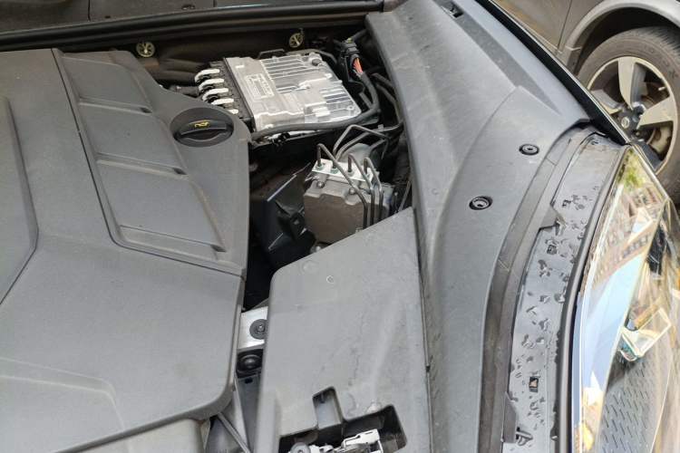 Used Porsche Cayenne 2024 Cayenne 3.0T Engine Bay Left
