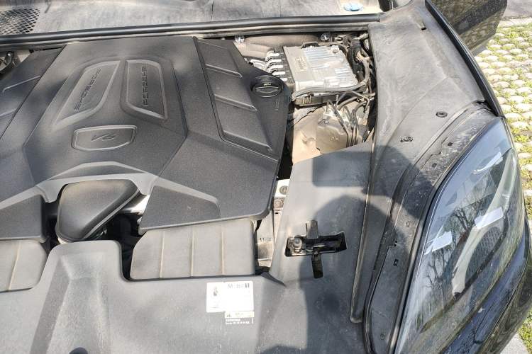 Used Porsche Cayenne 2024 Cayenne 3.0T Engine Bay Left