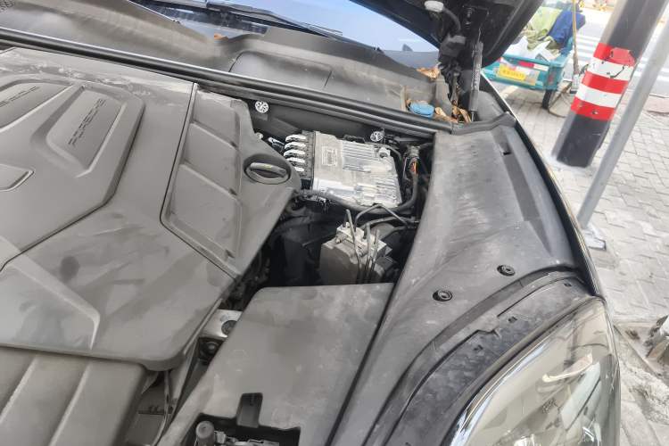 Used Porsche Cayenne 2024 Cayenne 3.0T Engine Bay Left