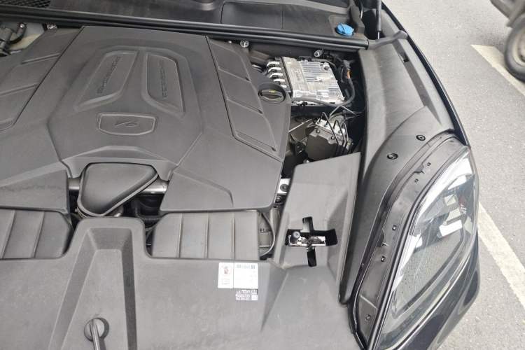 Used Porsche Cayenne 2024 Cayenne 3.0T Engine Bay Left