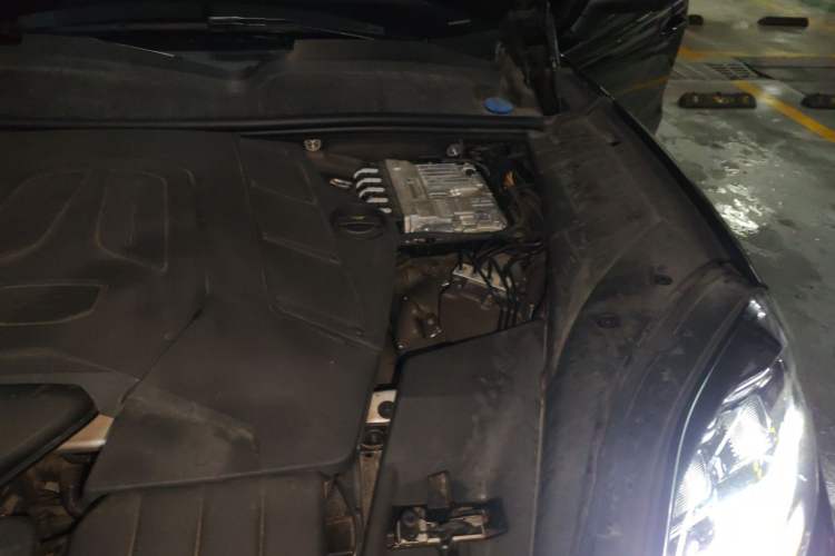 Used Porsche Cayenne 2024 Cayenne 3.0T Engine Bay Left