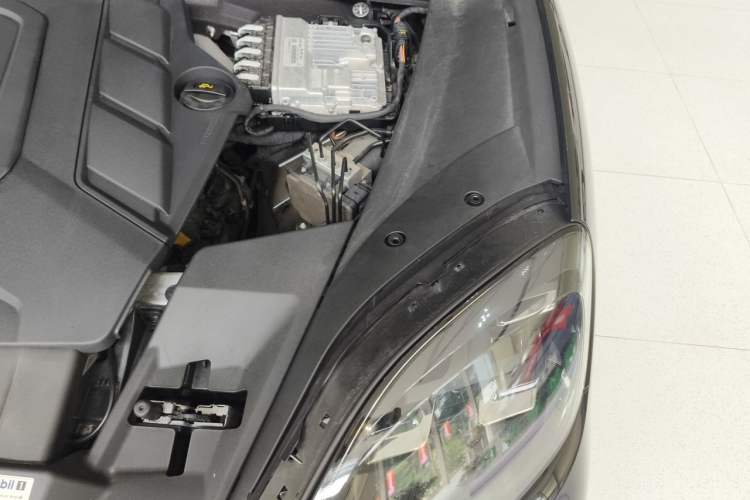Used Porsche Cayenne 2024 Cayenne 3.0T Engine Bay Left