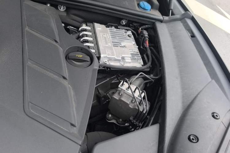 Used Porsche Cayenne 2024 Cayenne 3.0T Engine Bay Left