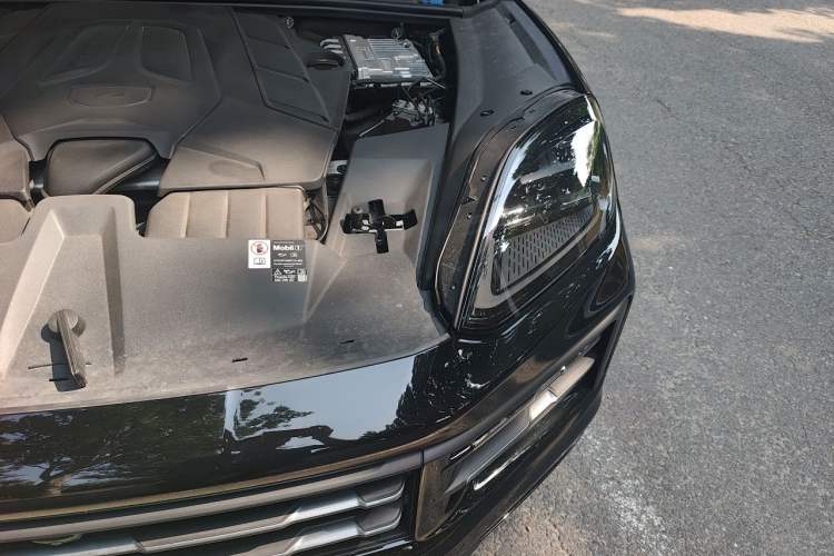 Used Porsche Cayenne 2024 Cayenne 3.0T Engine Bay Left