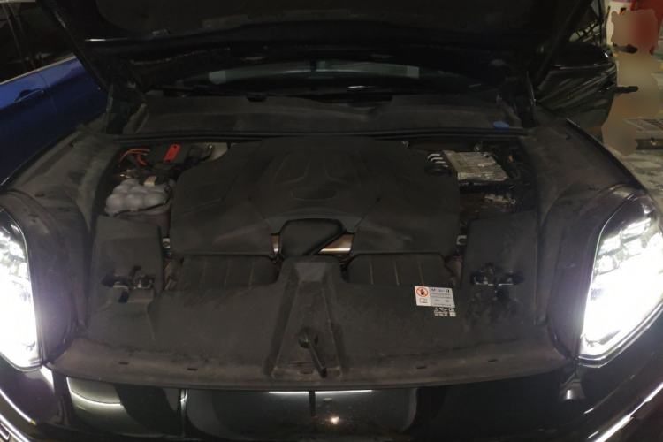 Used Porsche Cayenne 2024 Cayenne 3.0T Engine Bay