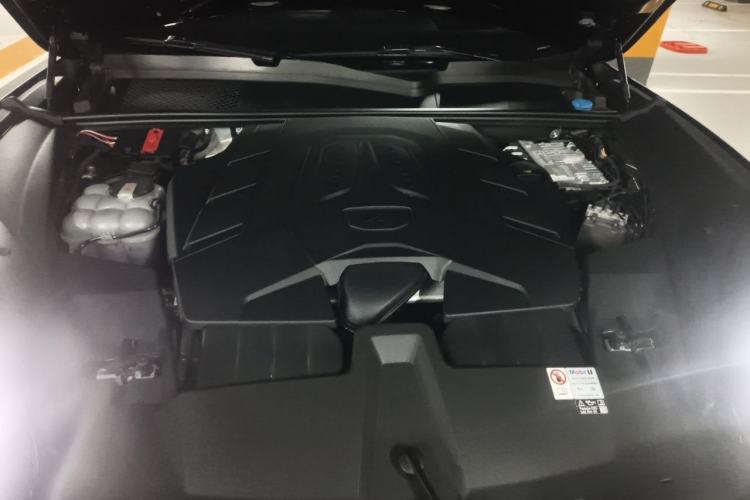 Used Porsche Cayenne 2024 Cayenne 3.0T Engine Bay
