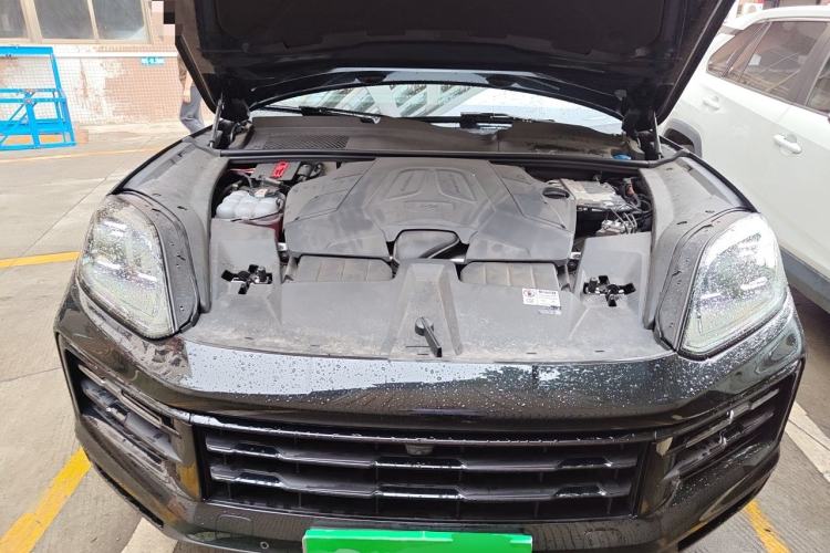 Used Porsche Cayenne 2024 Cayenne 3.0T Engine Bay