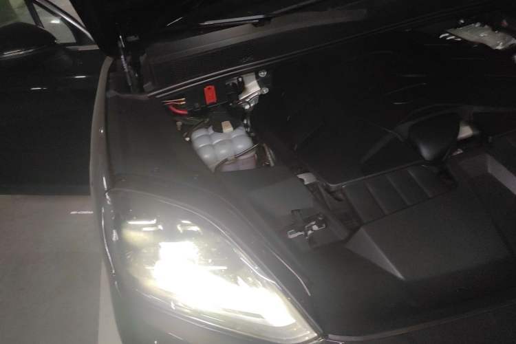 Used Porsche Cayenne 2024 Cayenne 3.0T Engine Bay Right