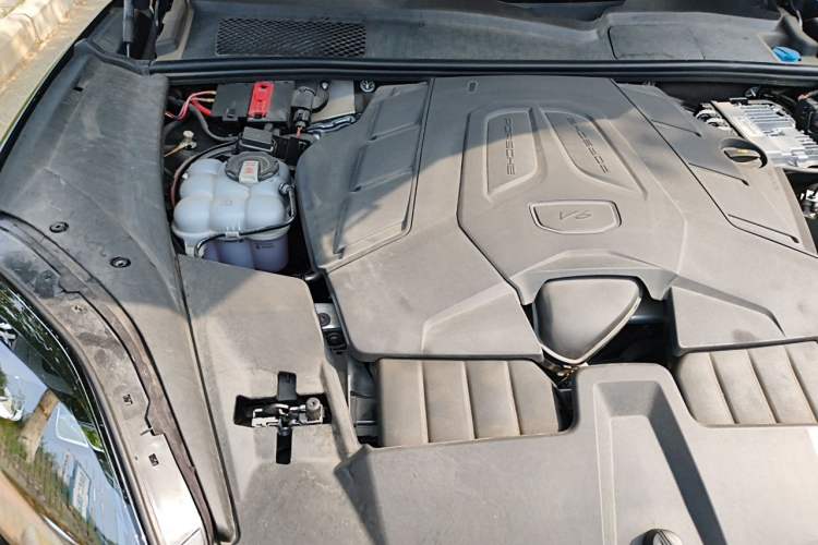 Used Porsche Cayenne 2024 Cayenne 3.0T Engine Bay Right